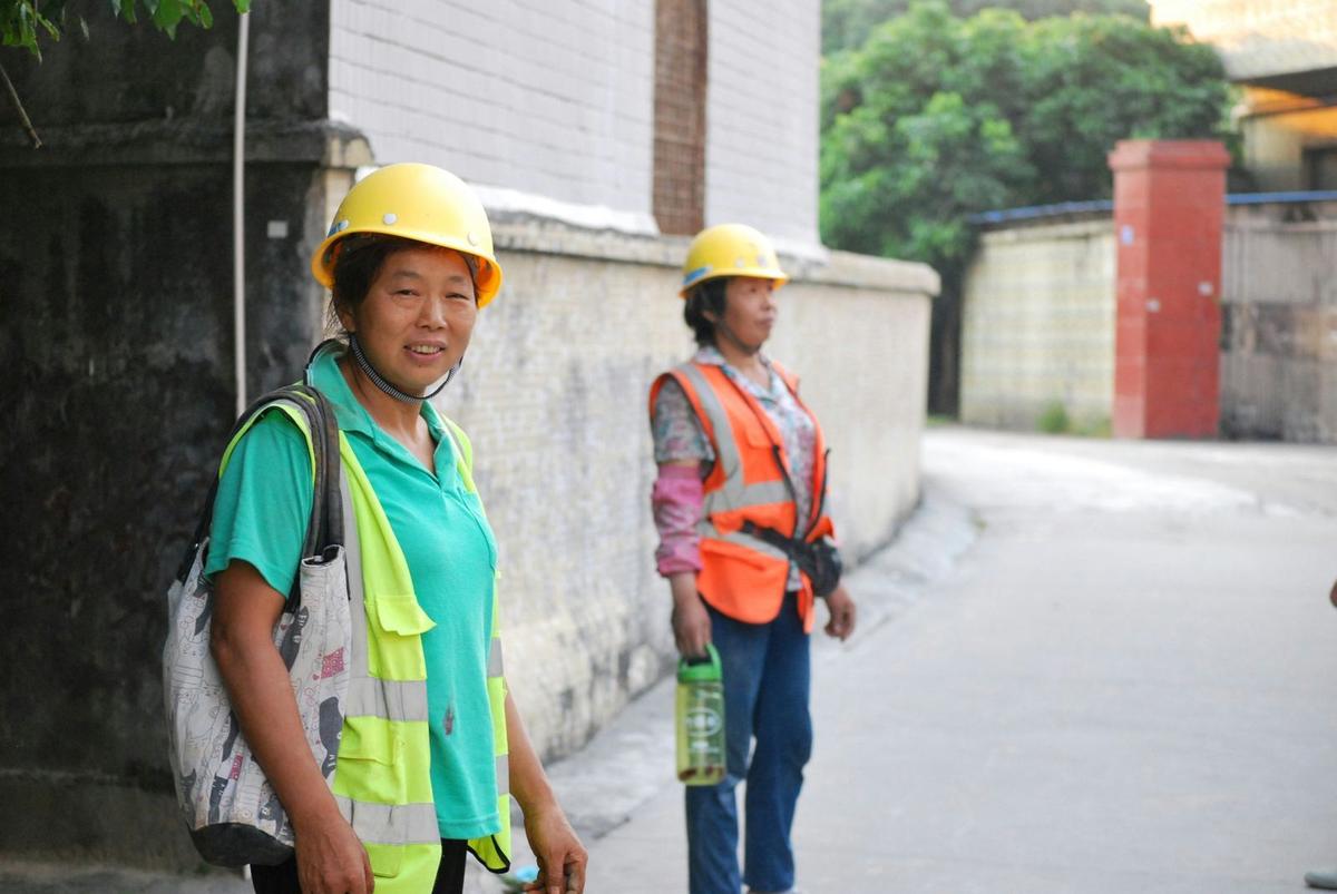 two women in hard hats